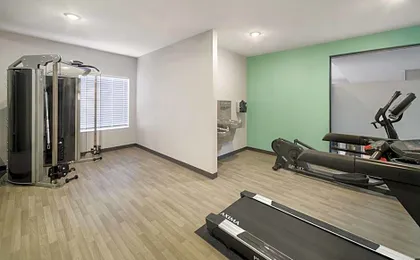 ECHO Suites Extended Stay by Wyndham Springfield Airport PLZ