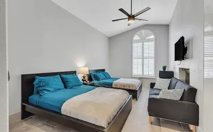 Villa - 8 Bedrms 5 Bths 15 Beds