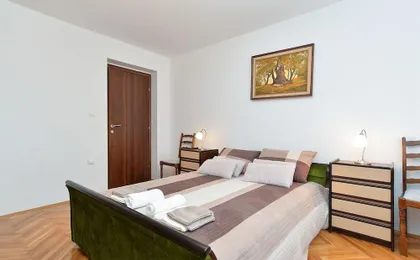 Apartment 1986