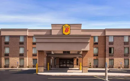 Super 8 by Wyndham St. Louis North