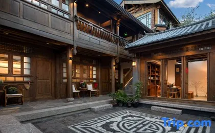 Nandu Sightseeing Inn (the Old Town of Lijiang Dashuiche Store)