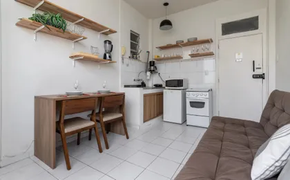 2 pax two blocks from the beach | VP604 Z1