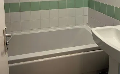 Flat-sleep2bathtub-netflix-heart of London-balcony