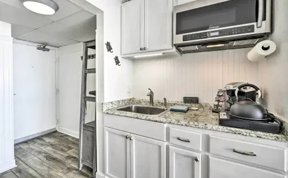 Newly Renovated Oceanfront Studio w/ Beach Access