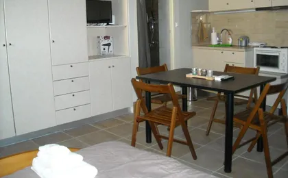 Kalamata Home, Marina a