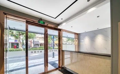 Yaning Hotel (Xihu Hubin Ding'an Road Subway Station)