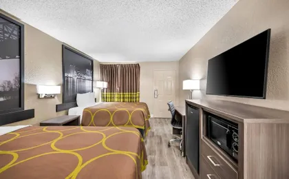 Super 8 by Wyndham Metairie