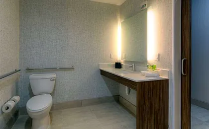 Holiday Inn Express & Suites Tulsa Midtown By IHG