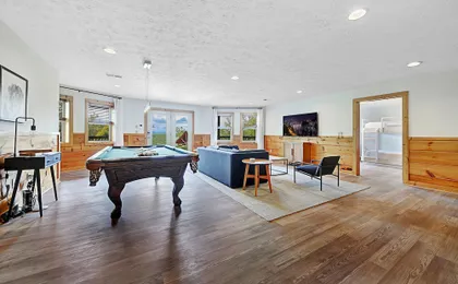 Scarlet Lodge by Avantstay Game Room + Views