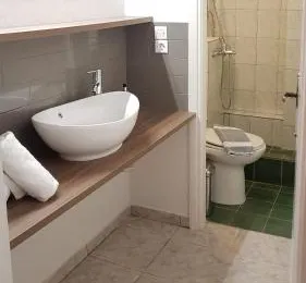 Palette Apartment Bamboo - Athens Center, 6 BD, 3 BATH
