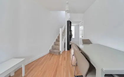 Near Airport - Pets - Parking - Wifi - Sleeps 2