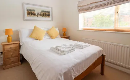 17 Fewster Way