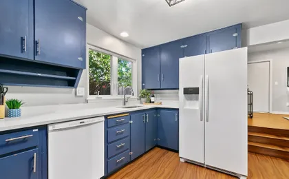 Urban Nest Garage, Sunroom & Fenced Yard