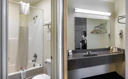 Oyo Inn & Suites - Medical Center
