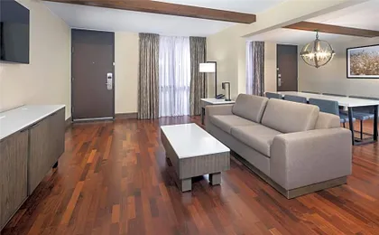 DoubleTree by Hilton Manhattan