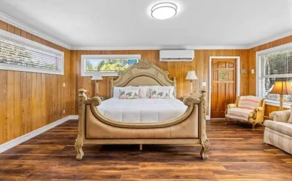 Beautifully Renovated 5 bedroom Vero Beach 5 Home by RedAwning