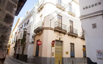 Guzman El Bueno Suites