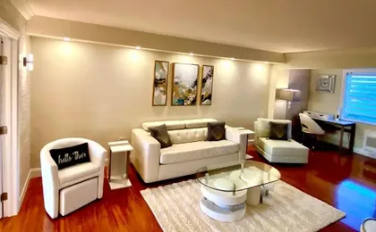 Deluxe waterfront one bedroom apartment with pool and free parking 5 mins drive to Miami Beach