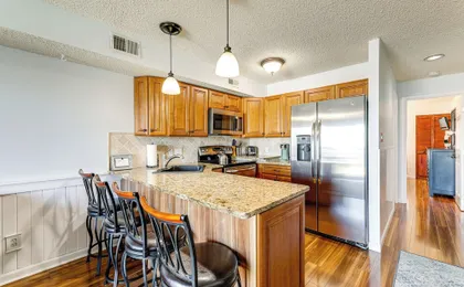 Pool, Sunset Views & Prime Setting! Ocean City Gem