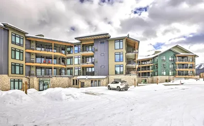 Condo w/ Mountain Views in Heart of Downtown!