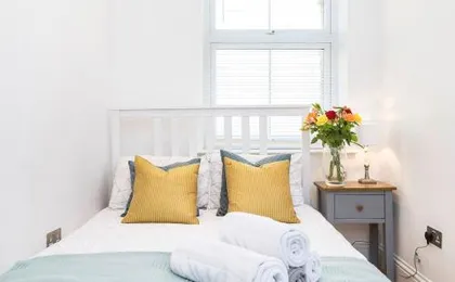 Stylish 2 Bed Apartment-Zone 2 - 10 Minutes to the heart of London- sleeps up 8