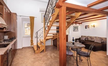 Amoret Apartments