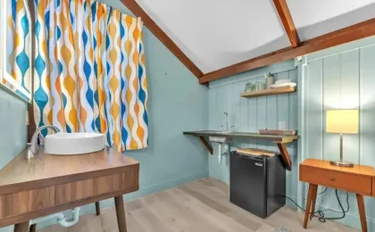 Vitner Cottage: Hot Tub-pet Friendly-10-mins to Downtown!