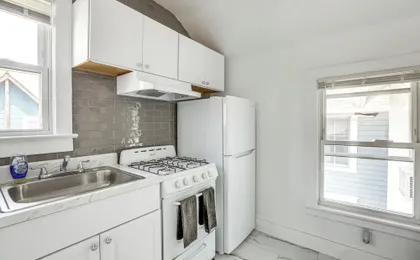 Stroll to Ocean Grove Boardwalk & Beach: Sleek Apt