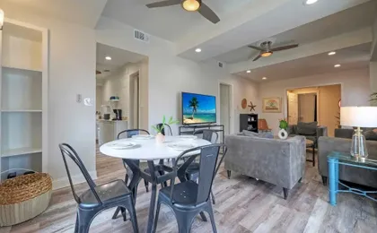 Golf Cart Zone, Walk or Ride to Beach Patio + BBQ Salty Sunshine #A