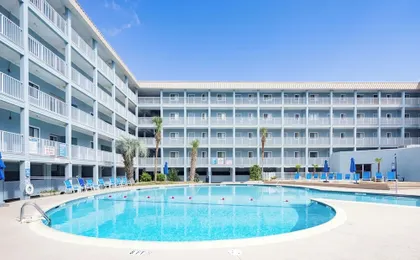 Aqua Vista Retreat 2 BDR in Spectacular Resort!