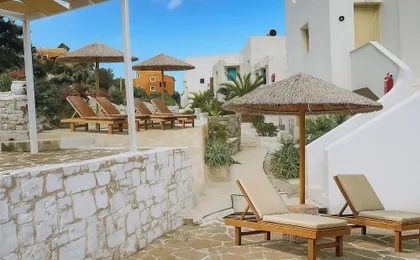 Apartment - Sleeps 10 - Parking - Garden - Pool