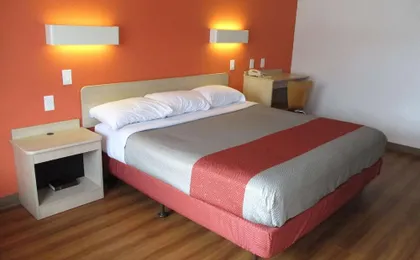 Travelodge by Wyndham Lansing