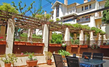 Un Vergel Al Pie de la Alhambra. Enjoy It Now!!