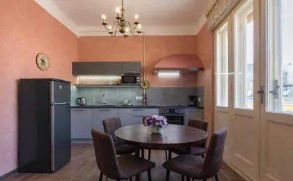 Spacious & Smart Center Apartment