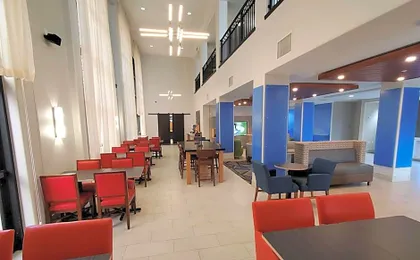 Holiday Inn Express & Suites Phoenix - Glendale Sports Dist By IHG