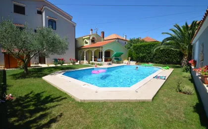 Family-Friendly Apartments with Swimming Pool Zadar - 16336