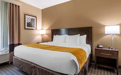 Comfort Inn & Suites Cincinnati Uptown Clifton