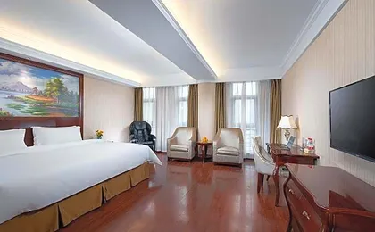 Vienna Hotel Chongqing North Station Creative Park Shangwan Road Metro Station