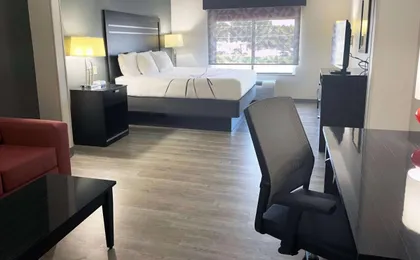 La Quinta Inn & Suites by Wyndham Tulsa Midtown