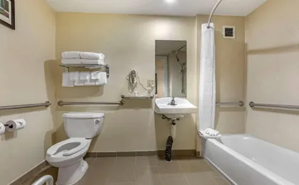 Comfort Suites Visalia Convention Center