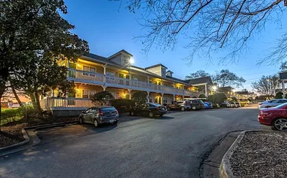 HomeTowne Studios by Red Roof Atlanta - Norcross South