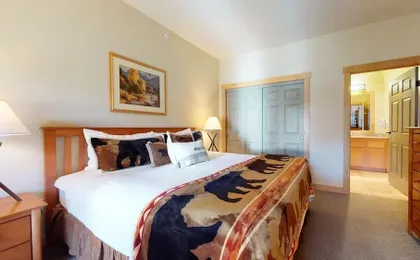 Sunstone 322 Spacious Condo At Sunstone Lodge with Great Complex Amenities, Ski-In Ski-Out by RedAwning
