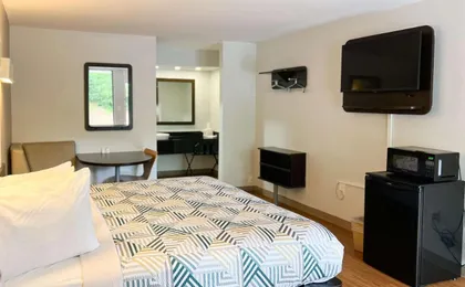 Motel 6 Newnan
