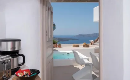The Globe Suites