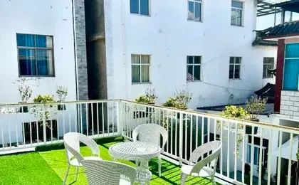 Lawn | Juean Caoping Dujia Garden Homestay (Erhai Longkan Wharf)