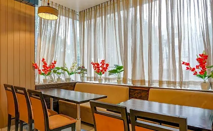 Super Townhouse OAK Regal Inn Near Sant Tukaram Nagar Metro Station
