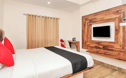 Sri Surabhi Luxurious Rooms