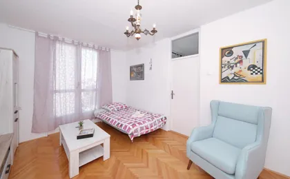 Cozy Apartment Lana in the City Center