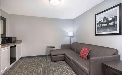 La Quinta Inn & Suites by Wyndham Atlanta Airport South