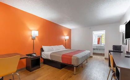 Motel 6-Bryan, TX - University Area